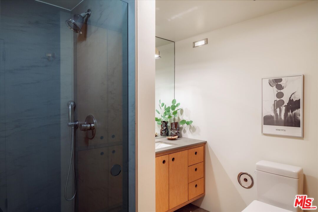 4455 Los Feliz Blvd Unit: 106
