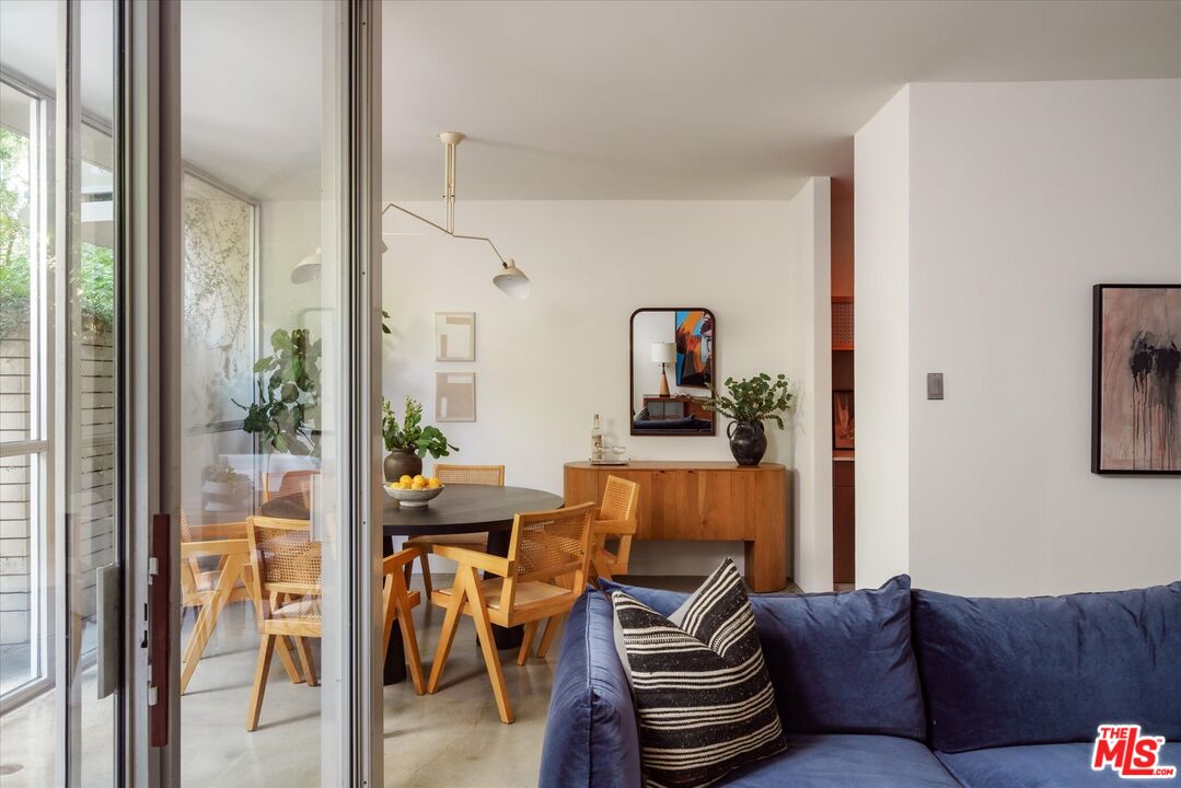 4455 Los Feliz Blvd Unit: 106