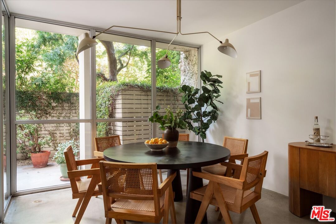 4455 Los Feliz Blvd Unit: 106