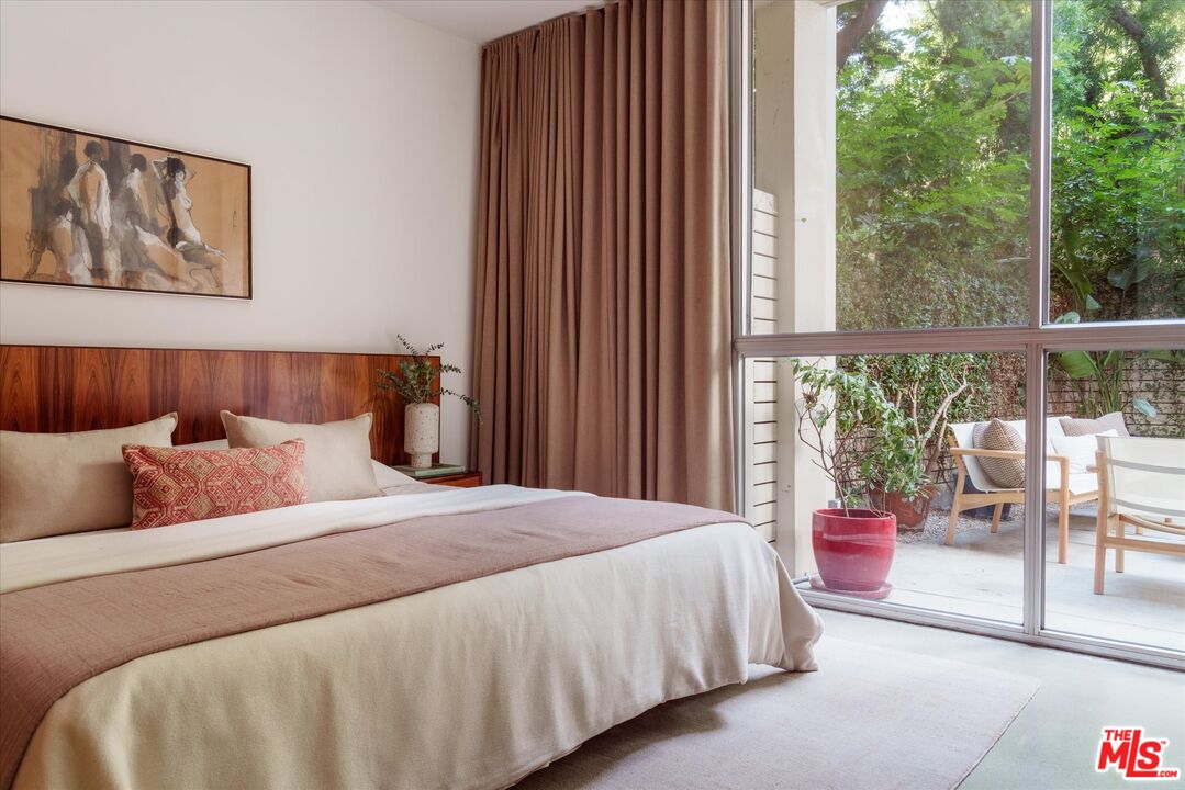 4455 Los Feliz Blvd Unit: 106