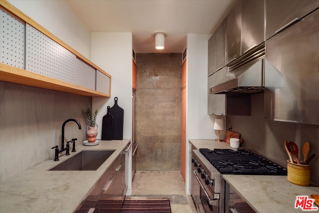 4455 Los Feliz Blvd Unit: 106