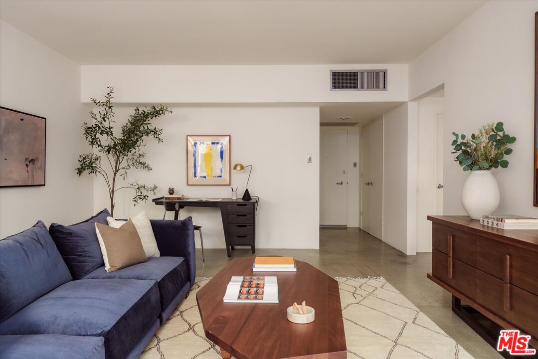4455 Los Feliz Blvd Unit: 106