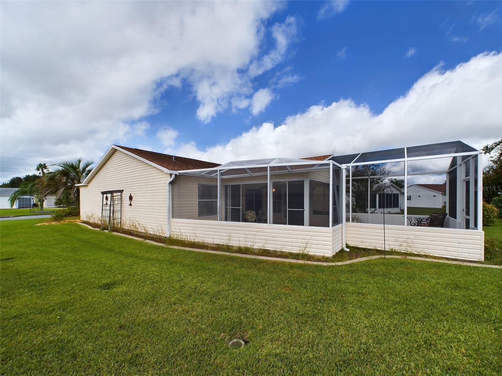 825 CAMINO DEL REY DR