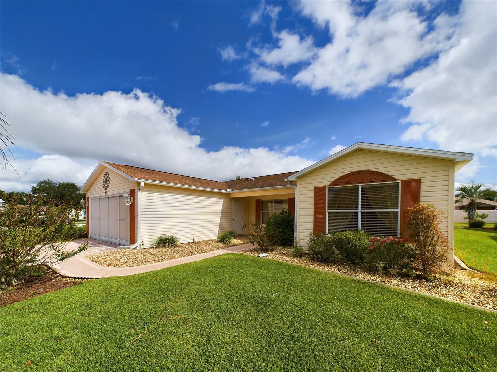 825 CAMINO DEL REY DR