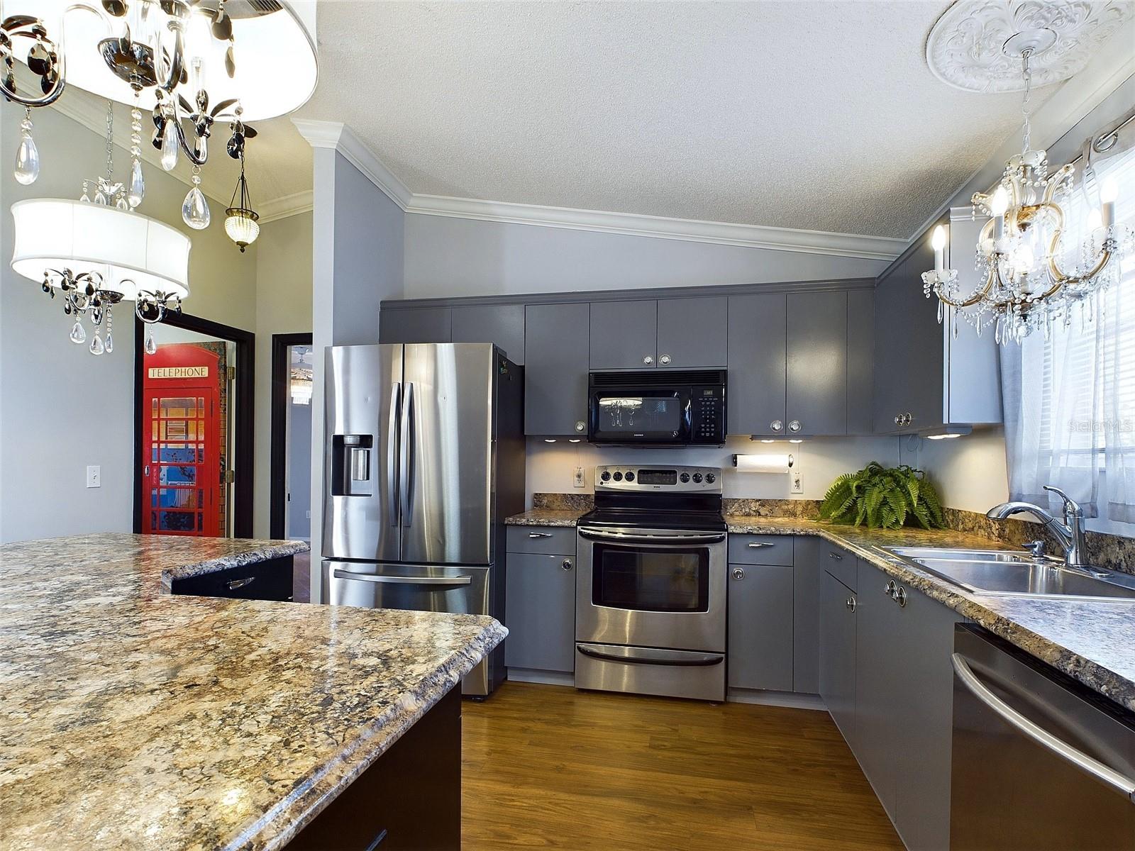 825 CAMINO DEL REY DR