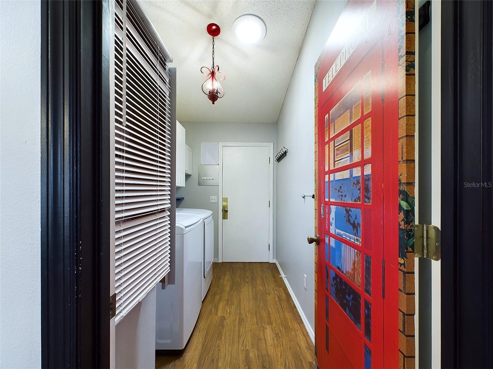 825 CAMINO DEL REY DR