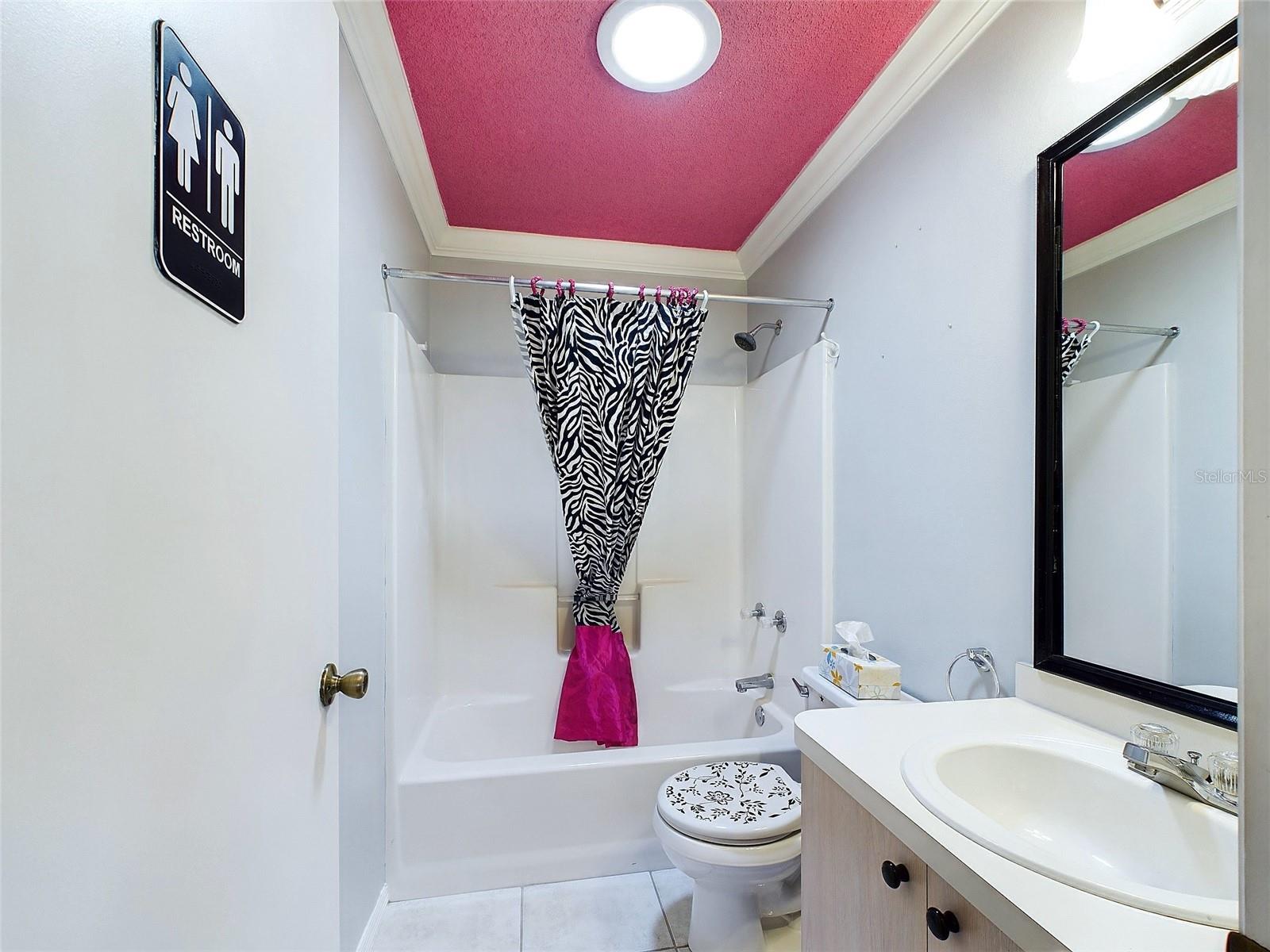 825 CAMINO DEL REY DR