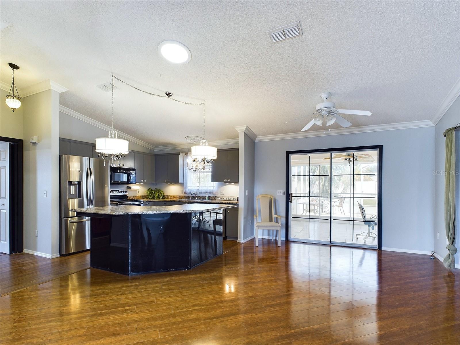 825 CAMINO DEL REY DR