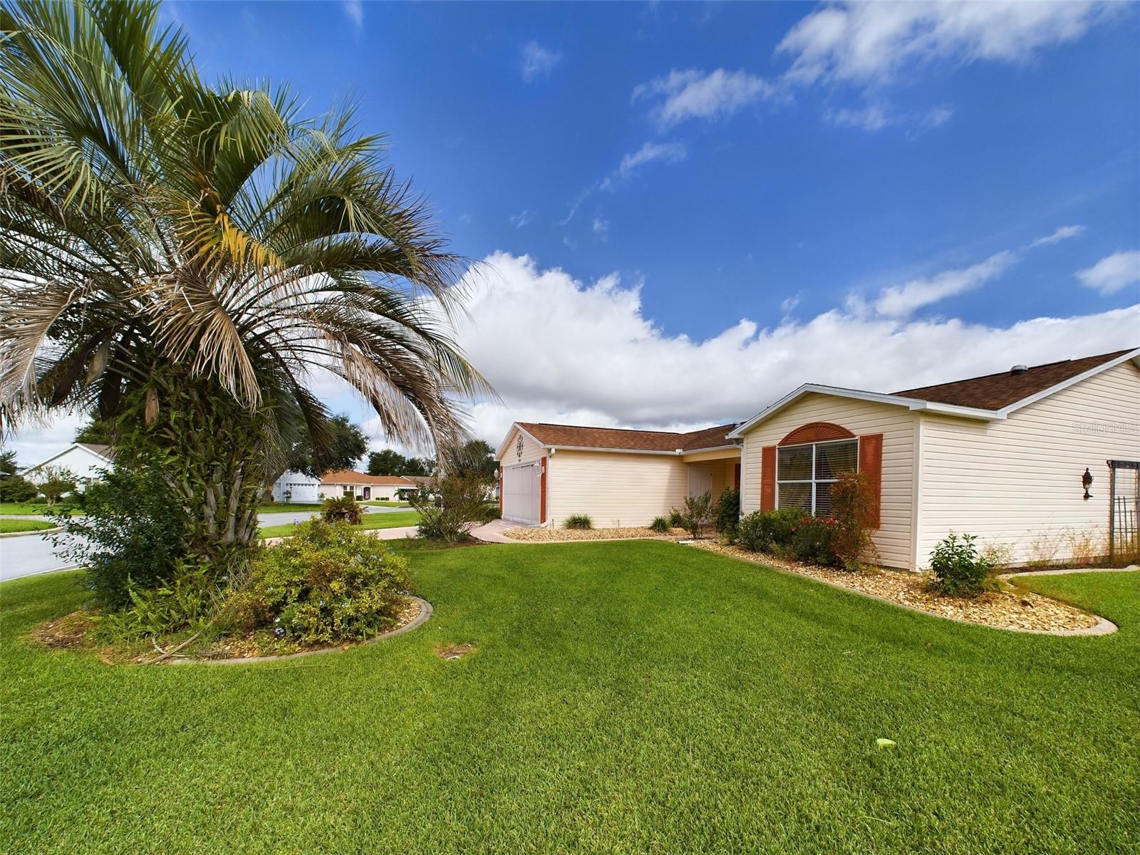 825 CAMINO DEL REY DR