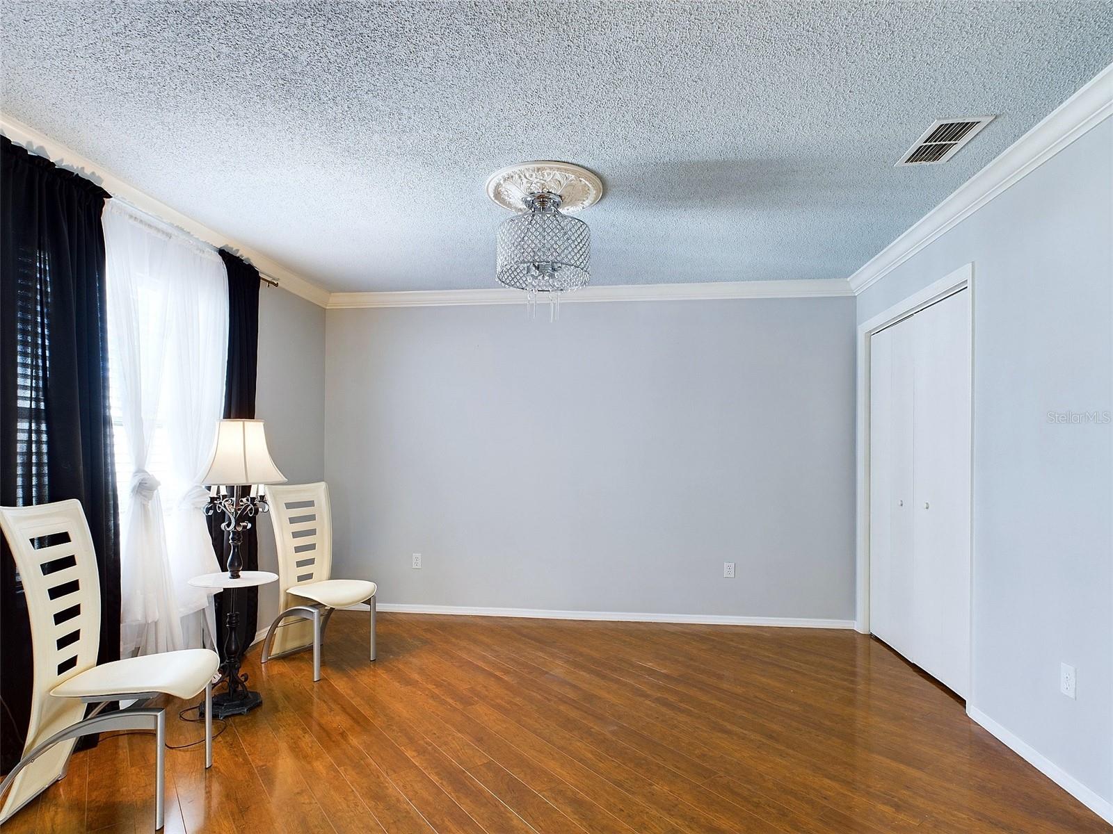 825 CAMINO DEL REY DR