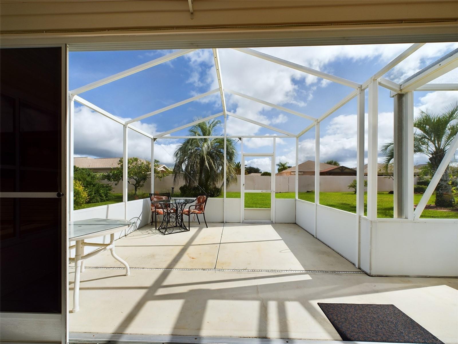 825 CAMINO DEL REY DR