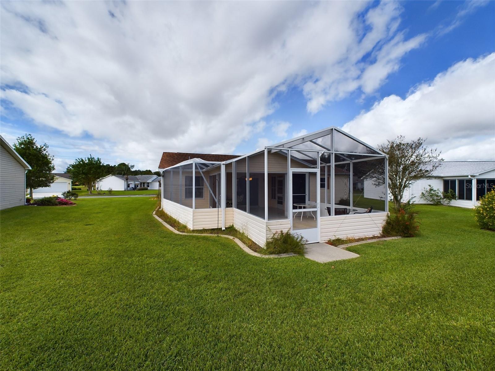 825 CAMINO DEL REY DR