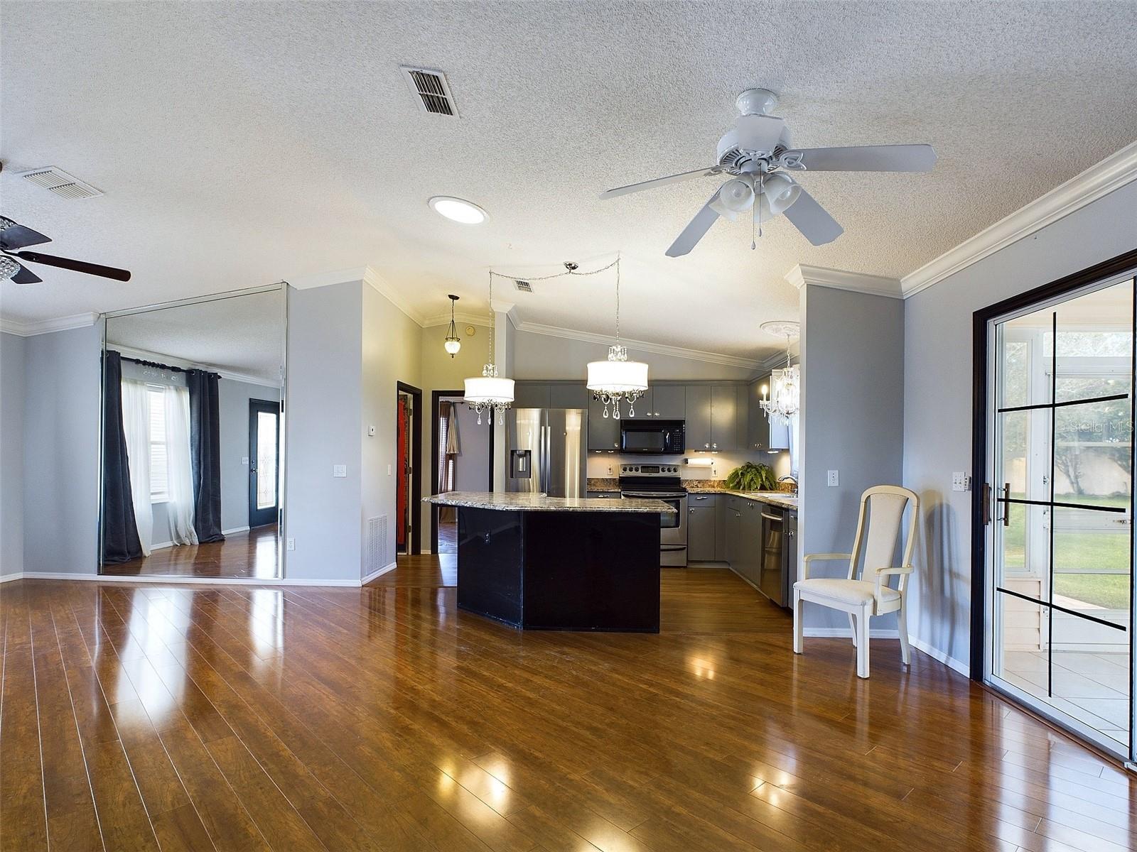 825 CAMINO DEL REY DR