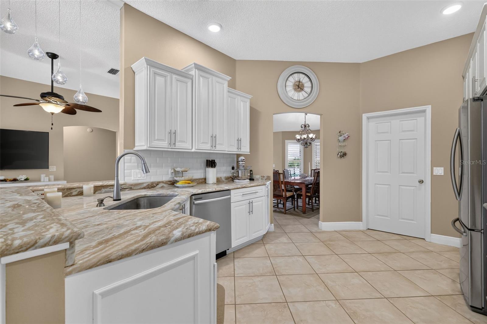 1808 SANTANA WAY