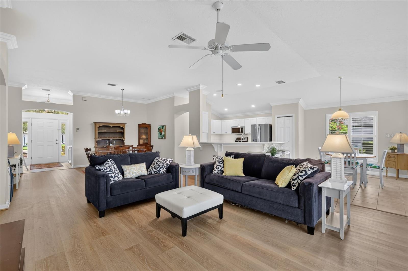 1218 CAMERO DR
