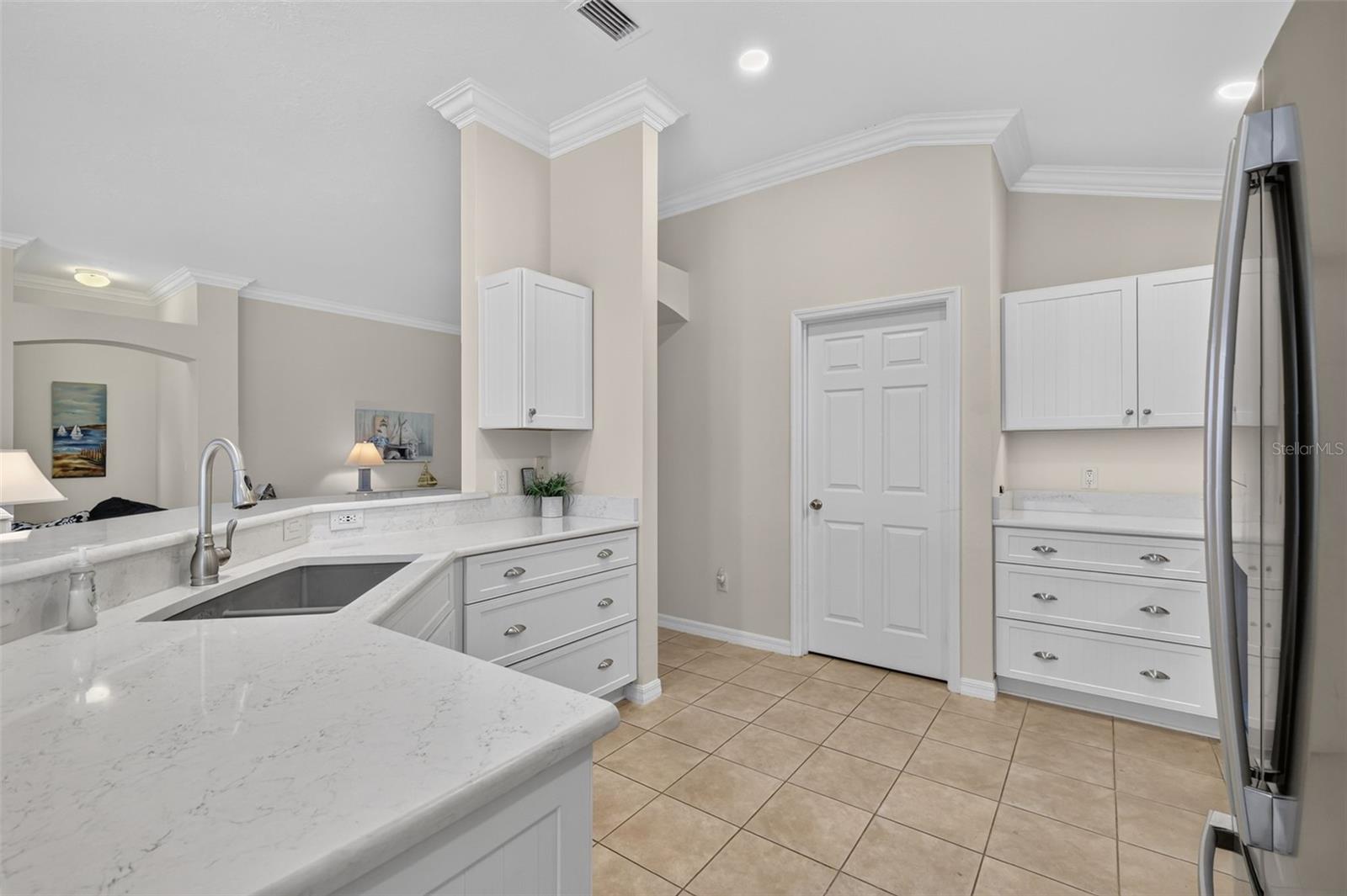 1218 CAMERO DR