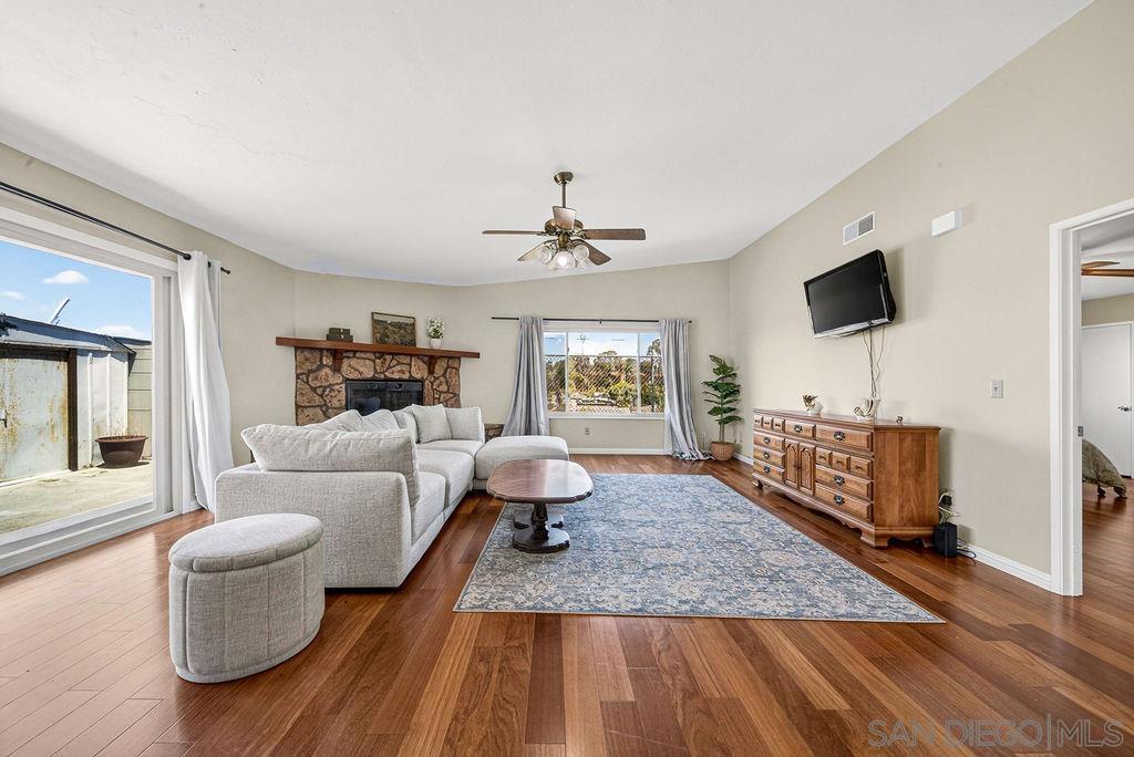 3498 Agosto St