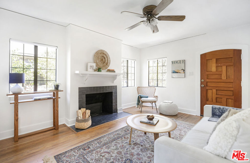 971 N St Andrews Place