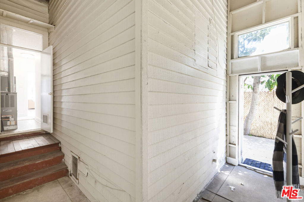 971 N St Andrews Place