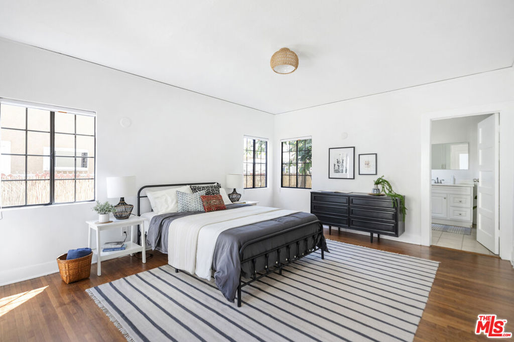 971 N St Andrews Place