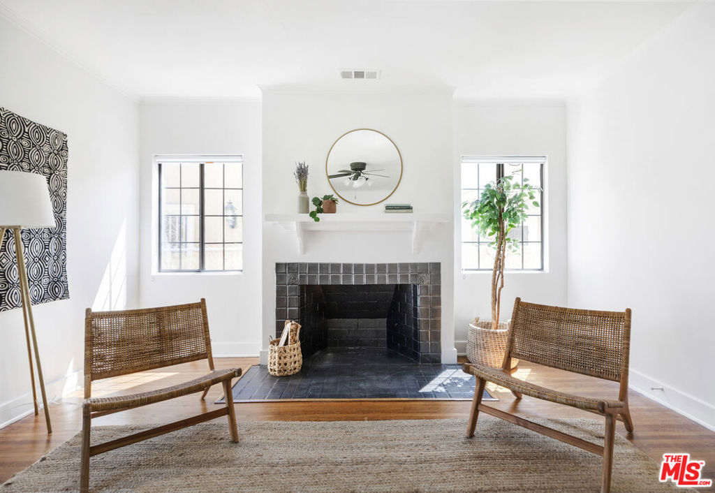 971 N St Andrews Place