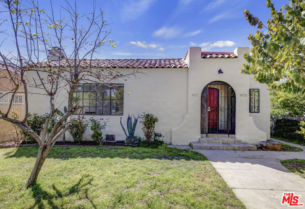 971 N St Andrews Place