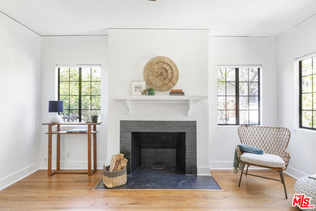 971 N St Andrews Place