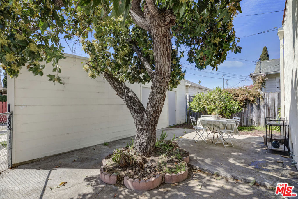 971 N St Andrews Place