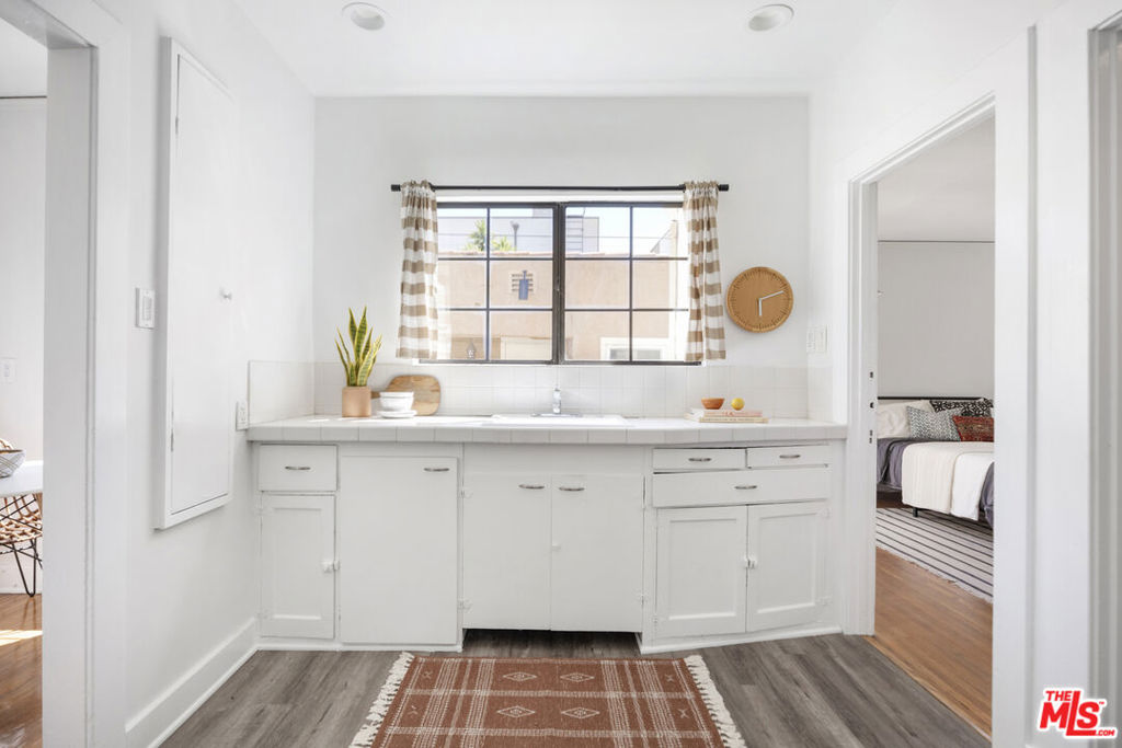 971 N St Andrews Place