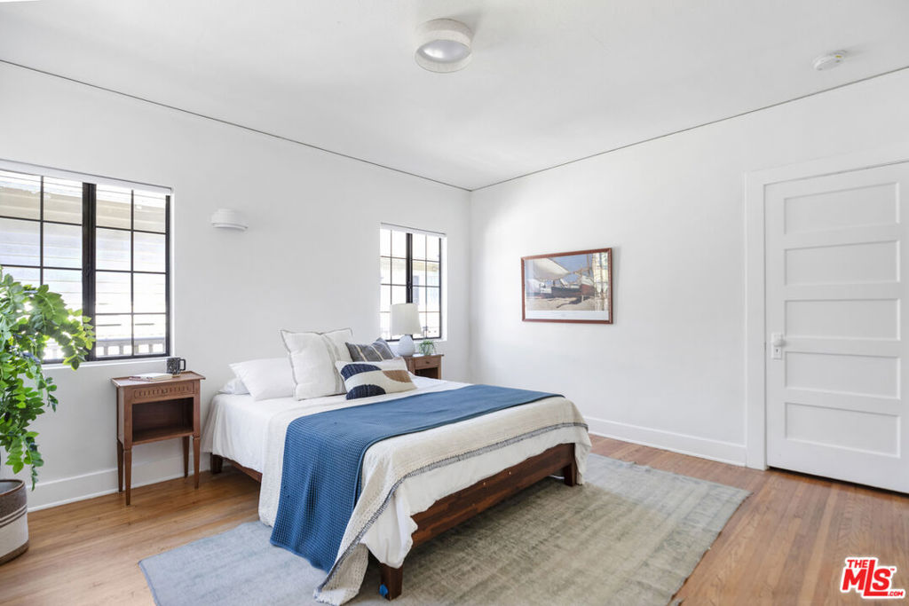 971 N St Andrews Place