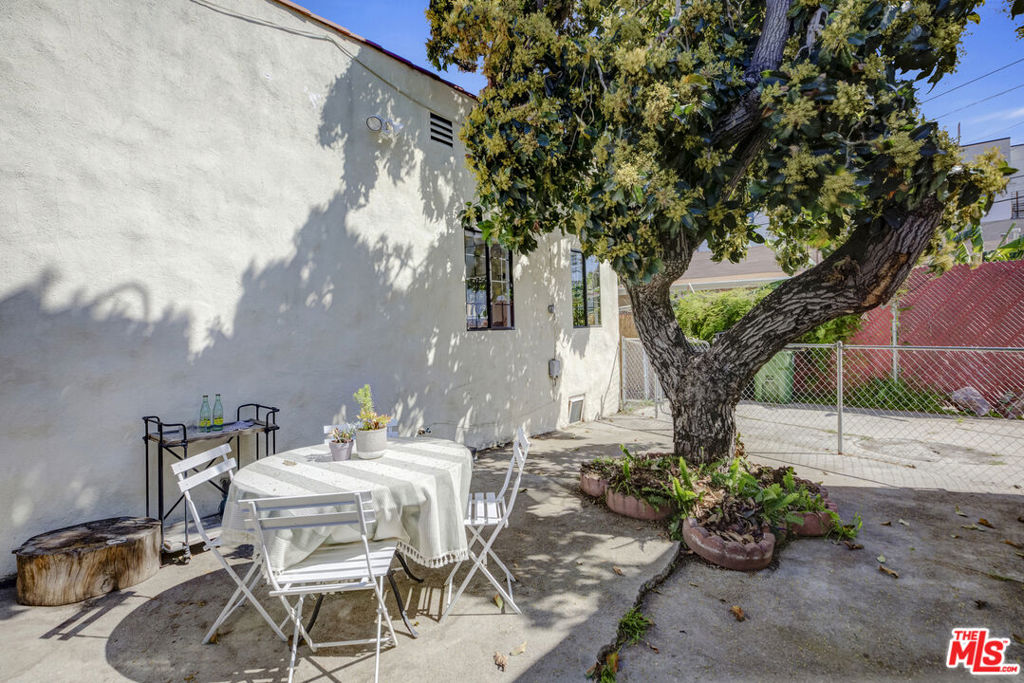 971 N St Andrews Place