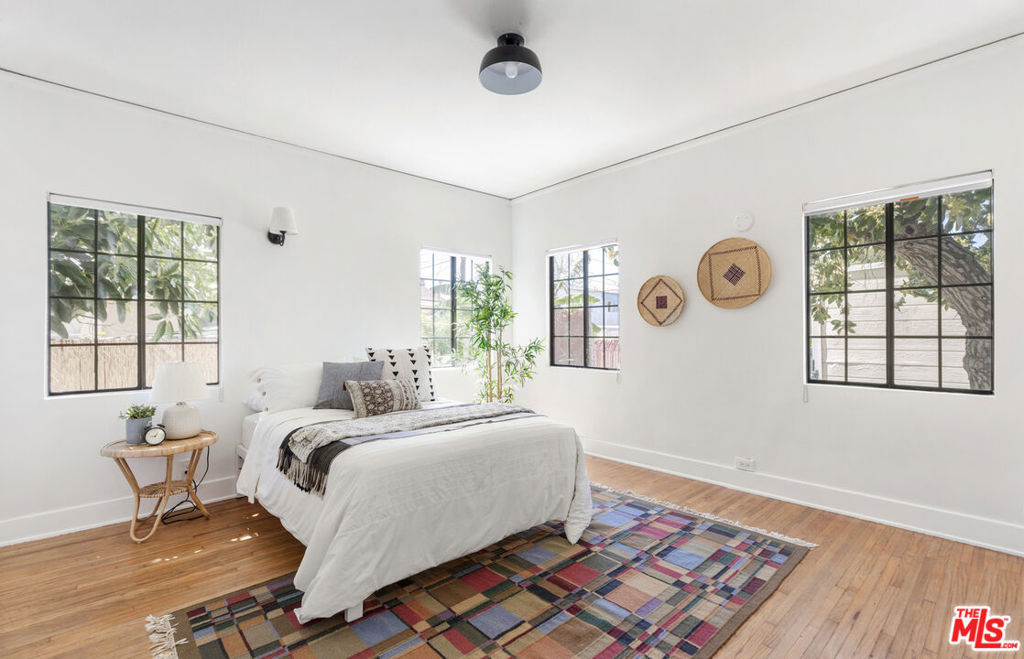 971 N St Andrews Place