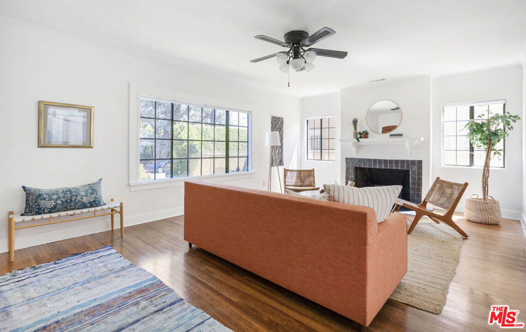 971 N St Andrews Place