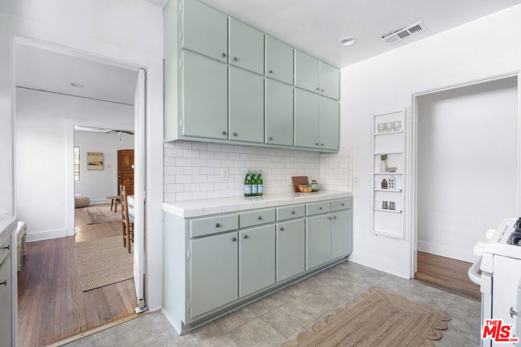 971 N St Andrews Place