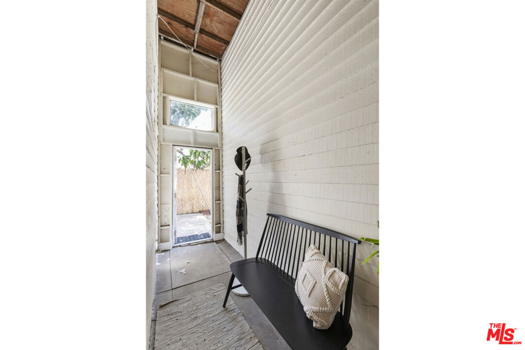 971 N St Andrews Place