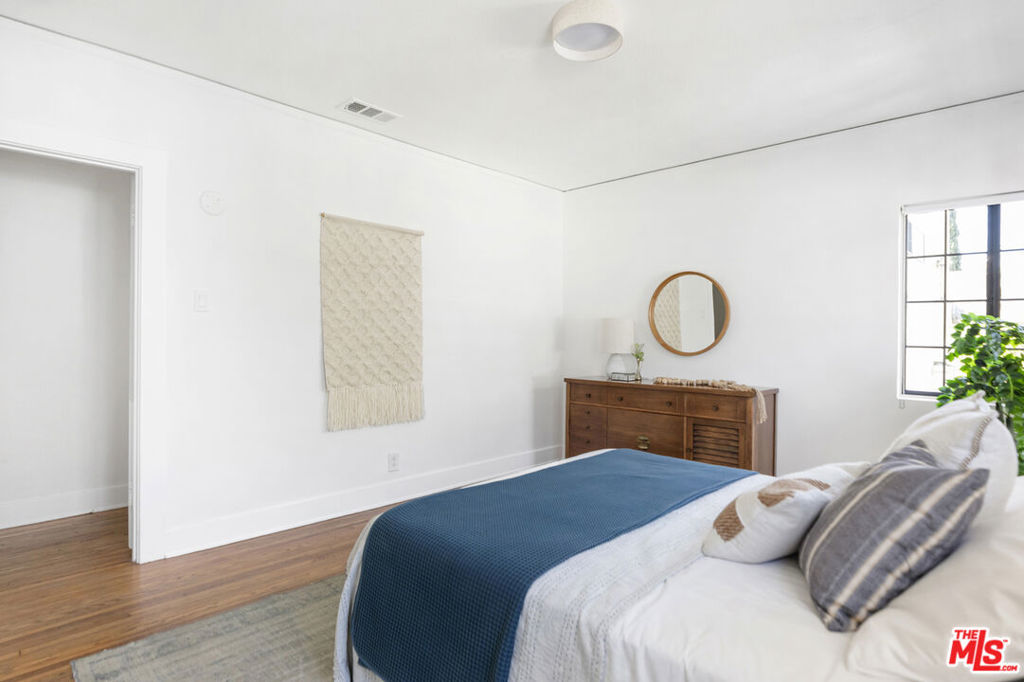 971 N St Andrews Place