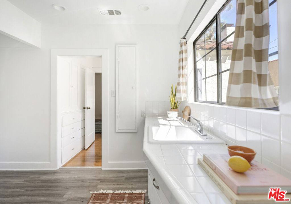 971 N St Andrews Place