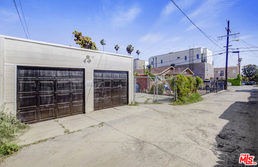 971 N St Andrews Place