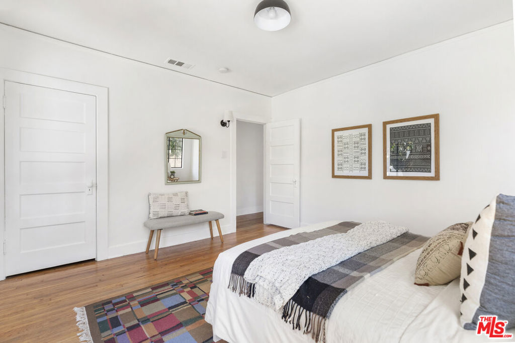 971 N St Andrews Place