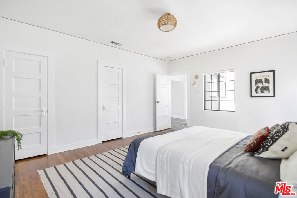 971 N St Andrews Place