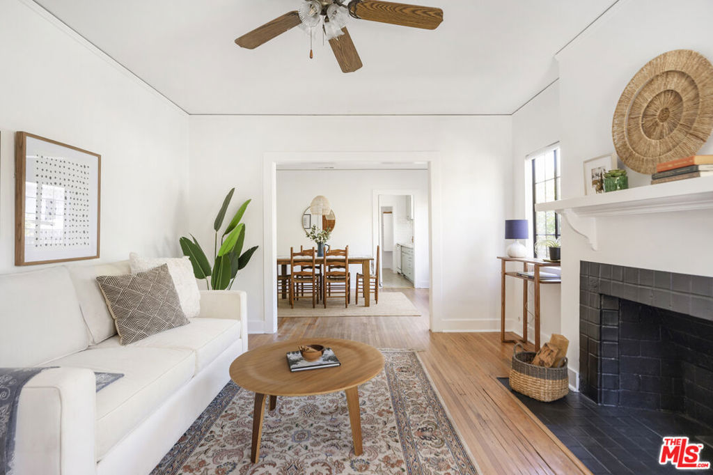 971 N St Andrews Place