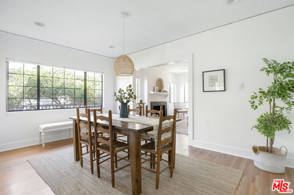 971 N St Andrews Place