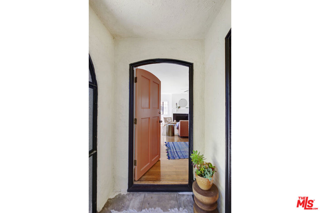 971 N St Andrews Place