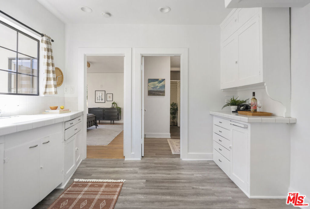 971 N St Andrews Place