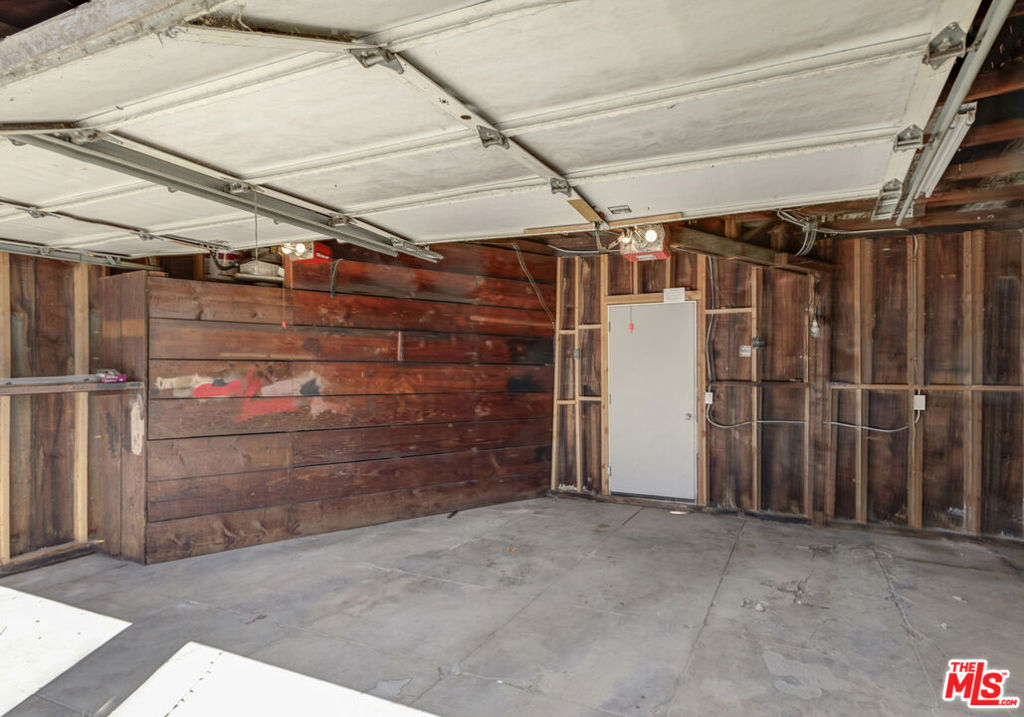 971 N St Andrews Place