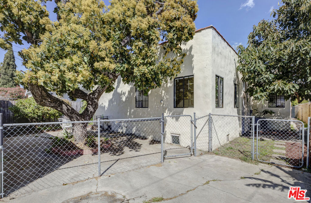 971 N St Andrews Place