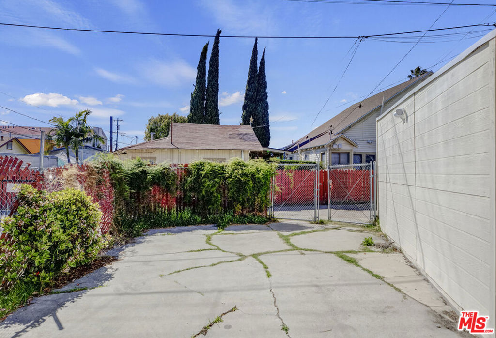 971 N St Andrews Place