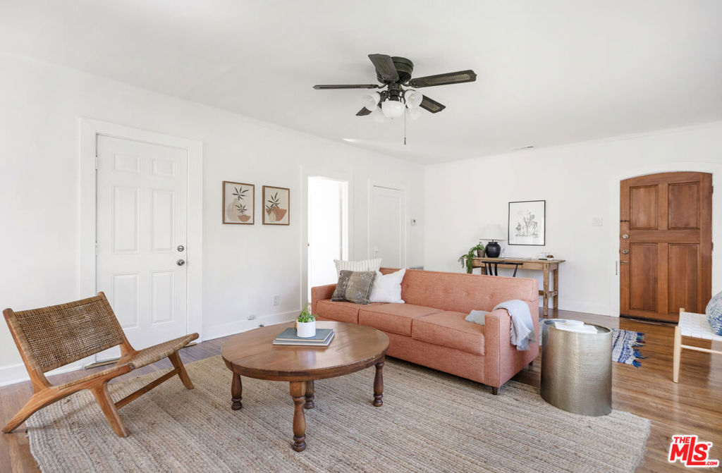 971 N St Andrews Place