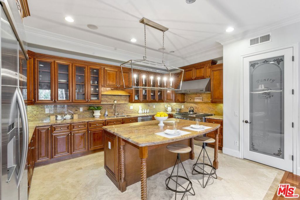 6944 Woodrow Wilson Drive