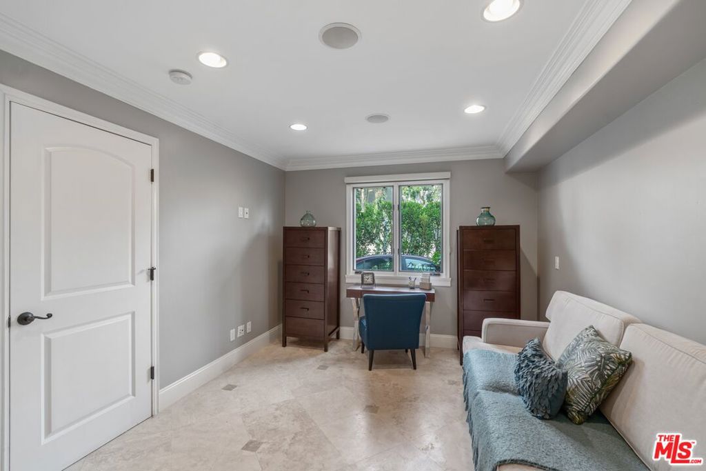 6944 Woodrow Wilson Drive